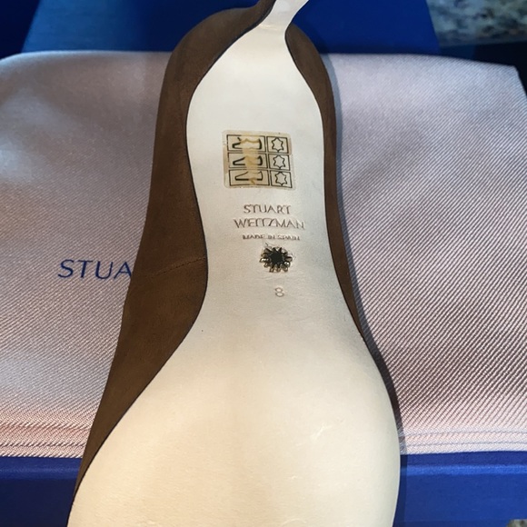 NWT STUART WEITZMAN
‘ANNY’ FOR NARROW FEET-STILETTO PUMPS Color Coffee Only 8AA - Picture 4 of 4